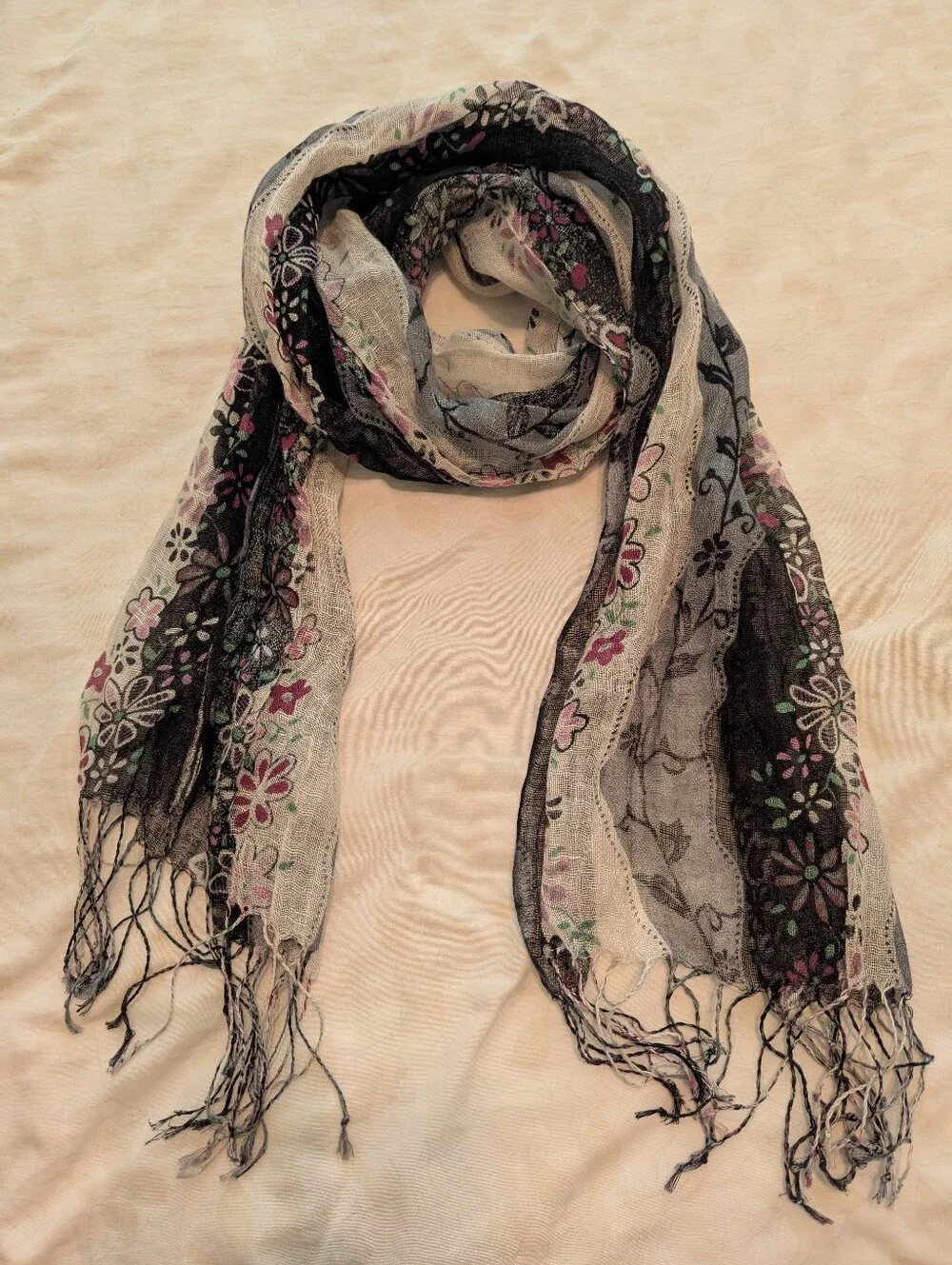 NWOT Beautiful 100% linen Floral print scarf